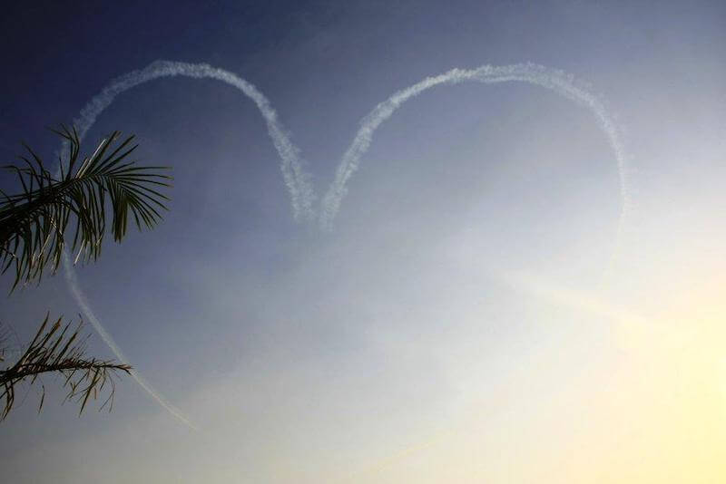 Ein Herz am Himmel als Symbol für gut Erfahrungen mit TAVI-Operationen bei Aortenstenosen.
